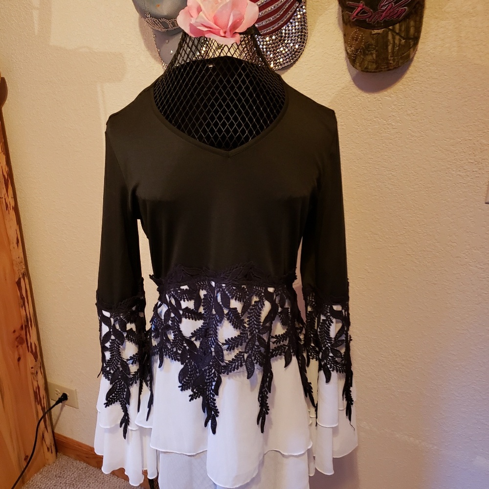 Beautiful black and white vee neck top NWOT
